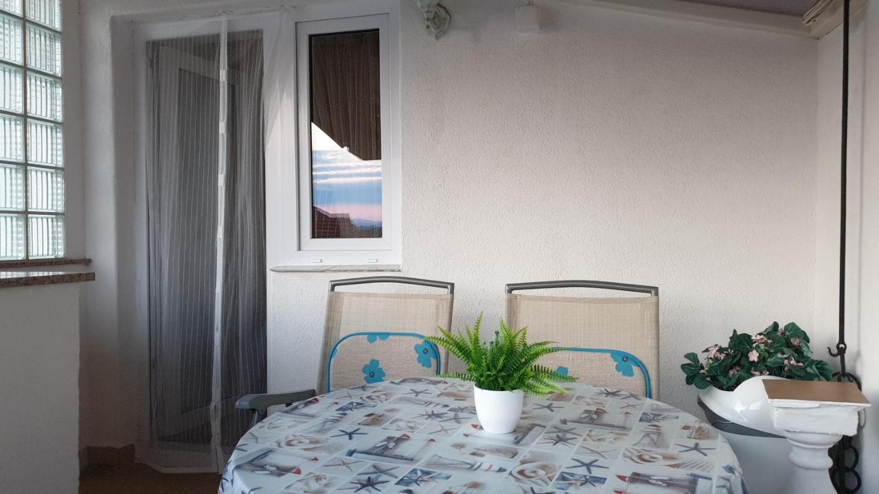 Apartman Dinka Punat Exterior foto